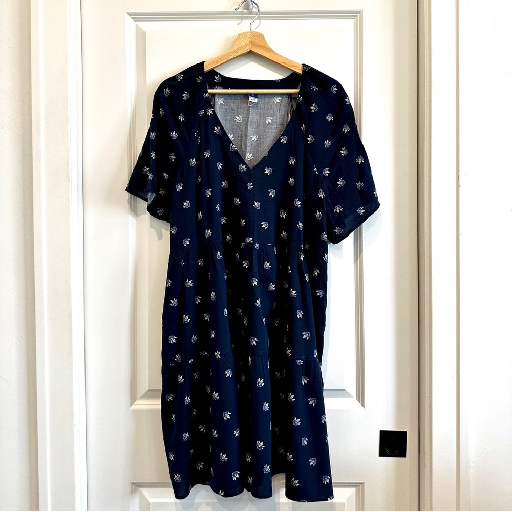 Old Navy Blue Floral Sundress with V-neck and short sleeves, Women’s size XL